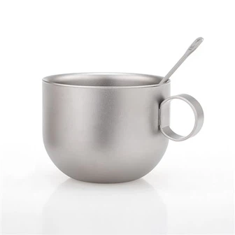 Cana de cafea din titan